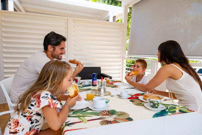 Rivanuona-Modelli in Mobile Home6